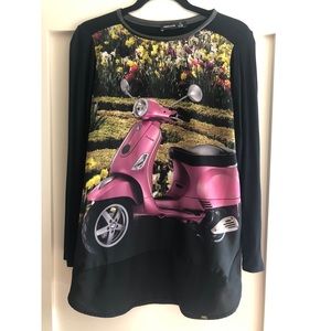 Lightweight knit tunic with printed front